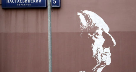 Граффити с изображением Марка Захарова в центре Москвы сохранят