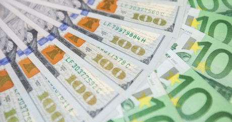 В Украине заметно подешевели доллар и евро