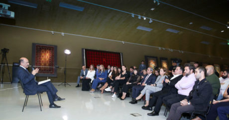 Абульфас Гараев провел встречу с представителями Творческих и культурных индустрий