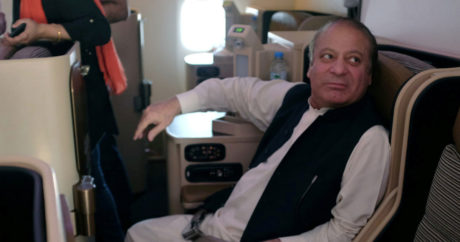Экс-премьера Пакистана экстренно доставили в больницу