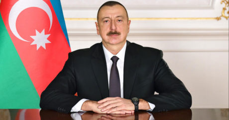Президент Ильхам Алиев поздравил венгерского коллегу
