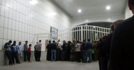 В Туркменистане люди встают в очередь за продуктами в 4 утра