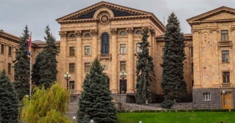 Бывшему заместителю главы аппарата парламента Армении предъявлено обвинение