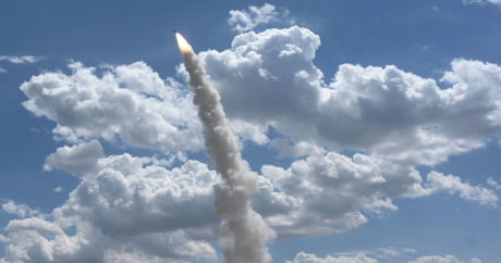 Ядерная ракета США пролетела рядом с пассажирским самолетом