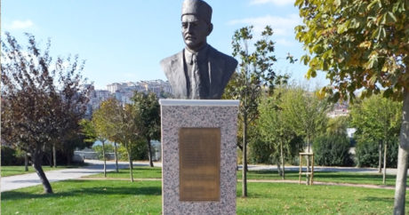 В Стамбуле установлен бюст выдающегося азербайджанского поэта и драматурга — ФОТО