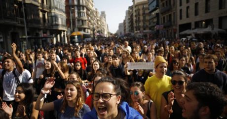 В Каталонии за два дня протестов пострадали более 70 правоохранителей