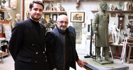 Албан Клод посетил мастерскую скульптора, создающего памятник Тагиеву – ФОТО