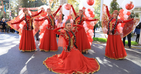 В Гейчае проходит Фестиваль граната