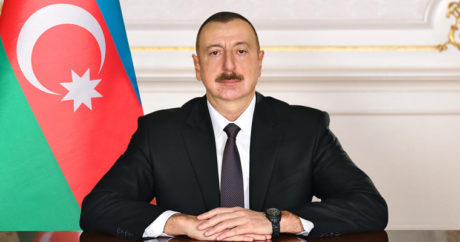 Ильхам Алиев присвоил почетные звания группе деятелей культуры России
