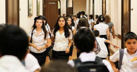 Сегодня в азербайджанских школах начинаются осенние каникулы