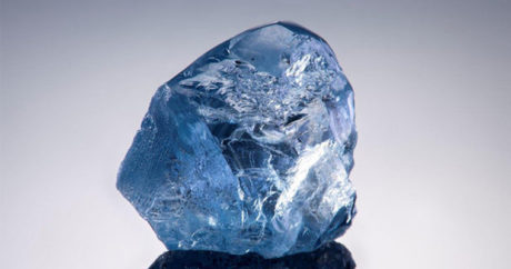 Голубой алмаз продали почти за 15 млн долларов