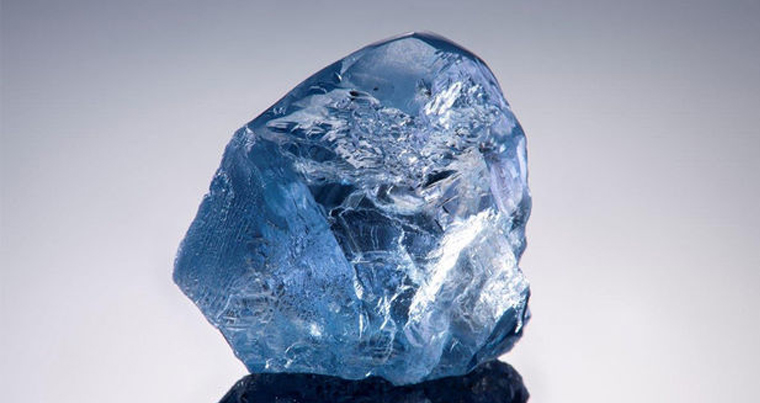 Голубой алмаз продали почти за 15 млн долларов