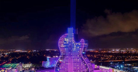Во Флориде открылся уникальный отель в форме гитары — ФОТО