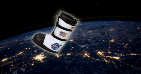 Американский астронавт промочил ботинок в открытом космосе