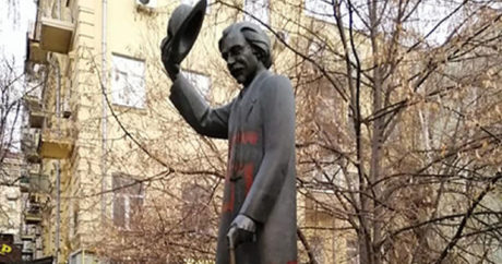 В Киеве осквернили памятник еврейскому писателю