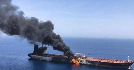 Пожар на нефтяном танкере: есть пострадавшие