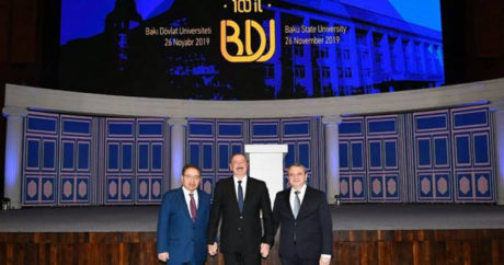 Ильхам Алиев на церемонии по случаю 100-летия БГУ — ФОТО