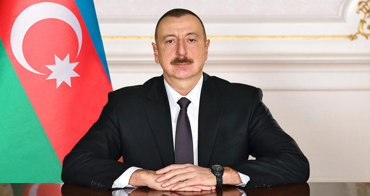 Ильхам Алиев наградил группу работников телевидения и радио