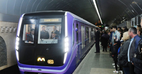 В бакинском метро запаздывают поезда