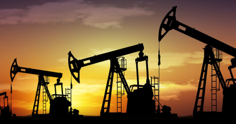 Цены на нефть слабо колеблются в ожидании данных о запасах этого сырья в США