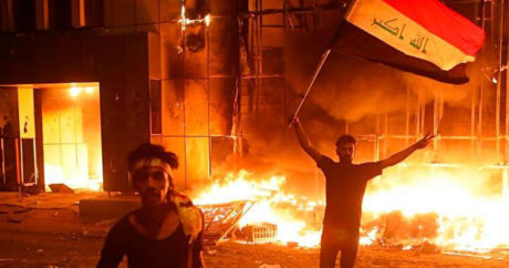 В Ираке подожгли посольство Ирана