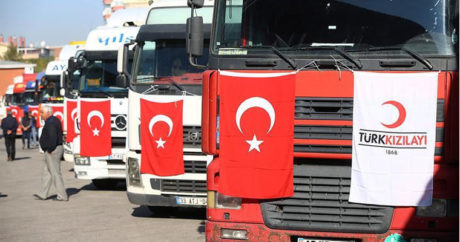 Турция продолжает доставлять гуманитарную помощь в Сирию