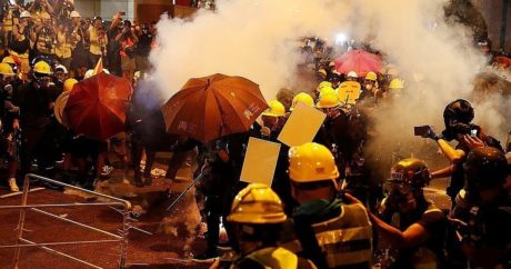 Полиция Гонконга задержала более 200 участников субботних протестов