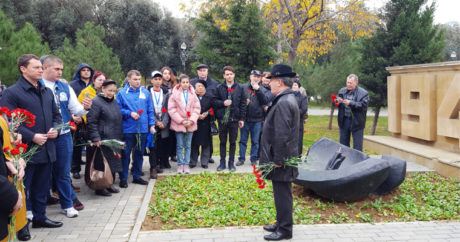 В Баку ко Дню Неизвестного Солдата состоялась церемония возложения цветов – ФОТО