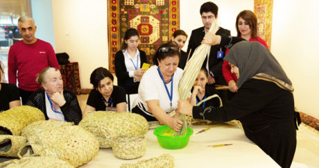 В Баку прошли мастер-классы по искусству изготовления циновки – ФОТО