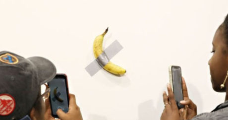 В США из-за ажиотажа прекратили показ инсталляции с бананом за $120 тыс.