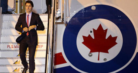 Самолет премьер-министра Канады столкнулся с ангаром