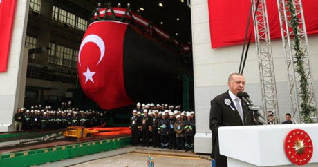 Эрдоган спустил на воду первую собранную в Турции подводную лодку «Пири Реис» — Видео