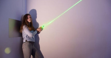 Студентка создала световой меч джедаев