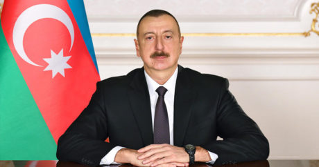 Ильхам Алиев ознакомился с условиями в новом здании для семей, пострадавших от землетрясения
