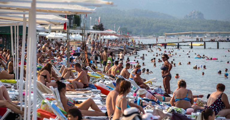 Стало известно число российских туристов, посетивших Турцию