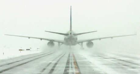 Снегопады в США привели к отмене 800 авиарейсов