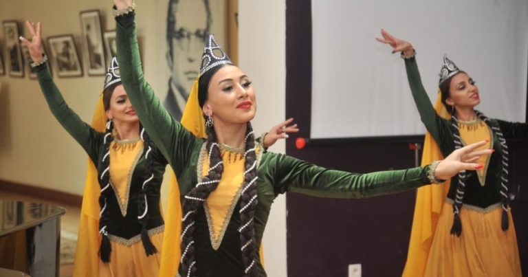 В Баку прошел фестиваль в честь Королевы азербайджанского танца — ФОТО