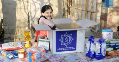 Фонд Гейдара Алиева раздал праздничные подарки малообеспеченным семьям — ФОТО