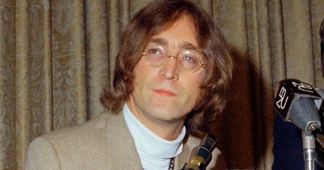 Знаменитые очки Джона Леннона продали на аукционе