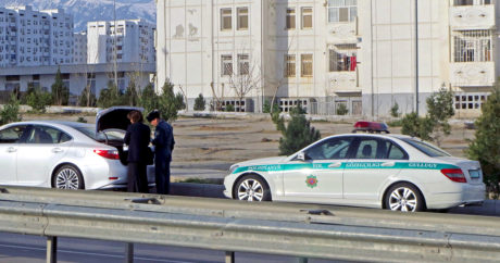 В Туркменистане решили постепенно избавиться от всех женщин за рулём
