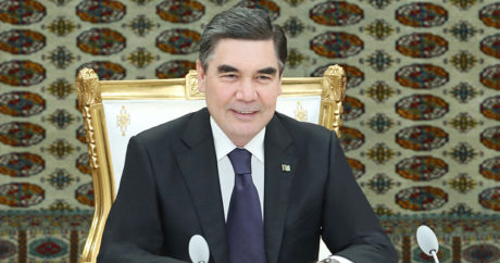 Глава Туркменистана сел за диджейский пульт и устроил дискотеку для чиновников