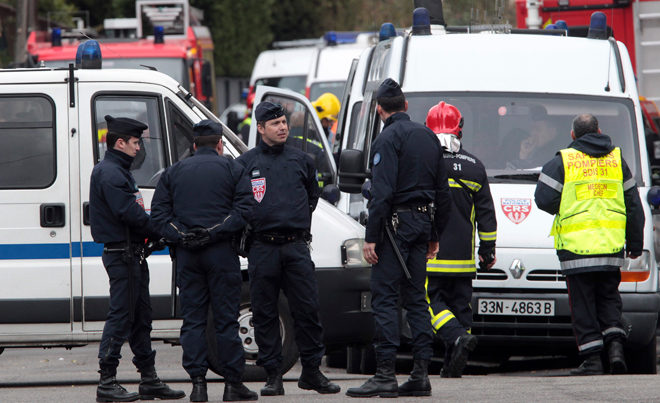 В парке рядом с Парижем человек с ножом ранил троих