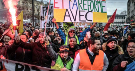 Во Франции начались очередные демонстрации против пенсионной реформы