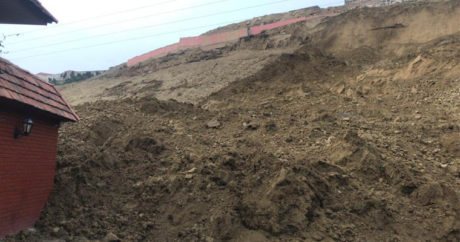 В оползневой зоне между поселком Бадамдар и 20-м участком сохраняется активность
