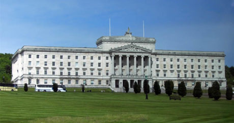 Парламент Северной Ирландии возобновит работу после трехлетнего перерыва