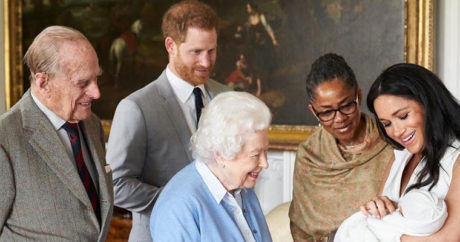 Елизавета II благословила принца Гарри и Меган Маркл на выход из королевской семьи