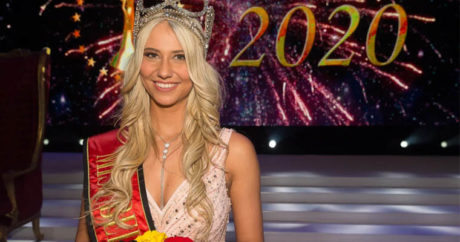 «Мисс Бельгия 2020» потеряла бюстгальтер во время дефиле