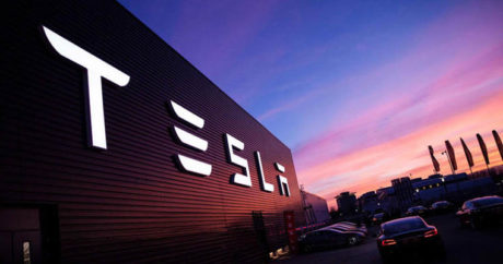 Цена акции компании Tesla повышается