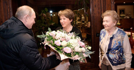 Путин поздравил дочь Ельцина с днем рождения и подарил чайный сервиз