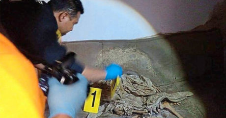 В Индонезии в заброшенном доме нашли сидящий на диване скелет в плаще